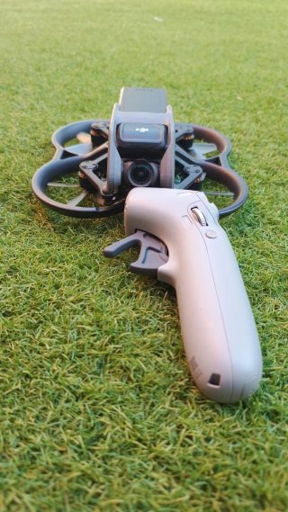 Dron DJI Avata