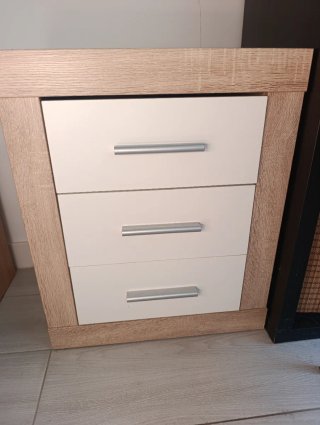 Cajonera de madera y plástico