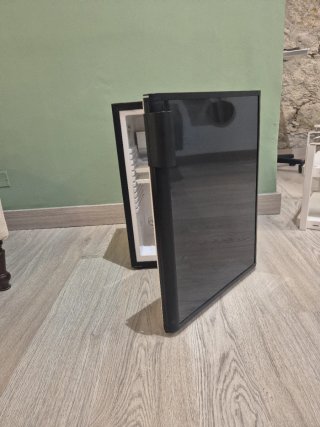 Mini nevera negra