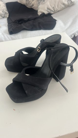 Zapatos de tacón Stradivarius negros