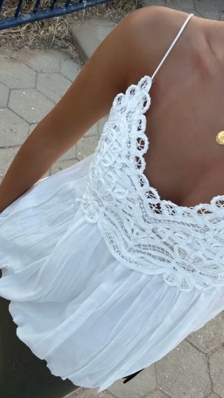 Blusa Zara bordada blanca