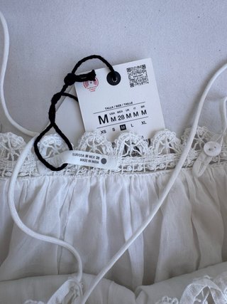 Blusa Zara bordada blanca