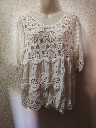Blusa de encaje blanco