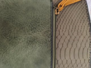 Mochila verde con detalles en piel