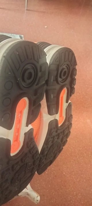 Zapatillas Adidas Naranja y Negro