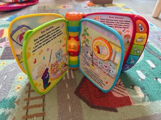 Dos libros interactivos 12-18 meses