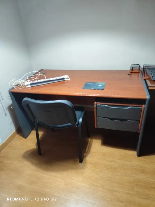 Mesa de despacho con cajones