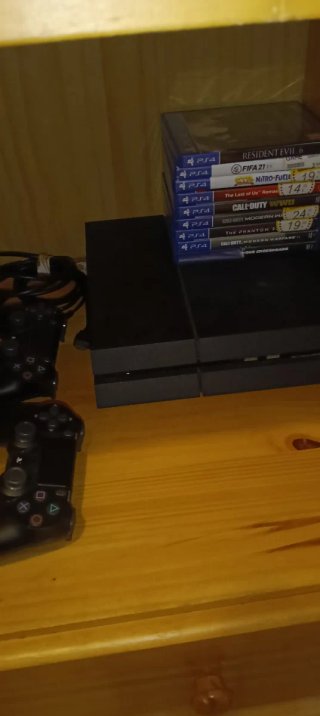 PS4 (PlayStation 4) Negra + 7 Juegos