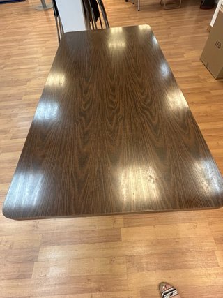 Mesa de oficina grande marrón