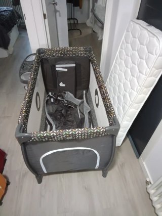 Cuna de viaje plegable