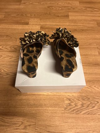 Sabot leopardati con fiori