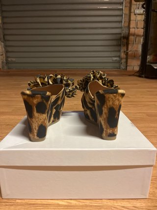 Sabot leopardati con fiori