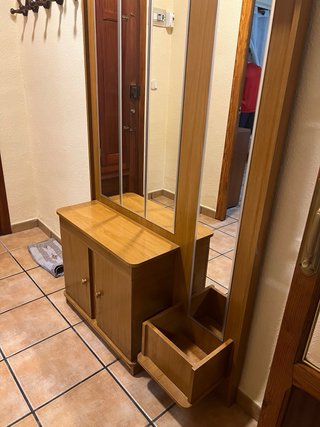 Mueble de entrada con espejo