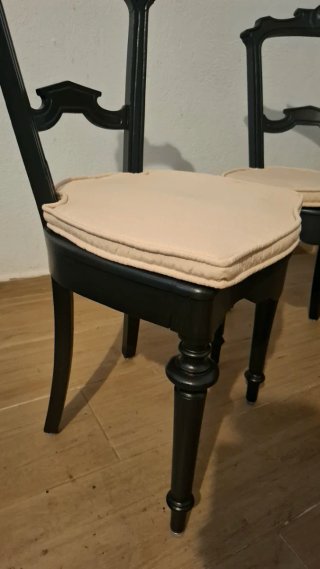 Juego de 2 sillas antiguas con cojines