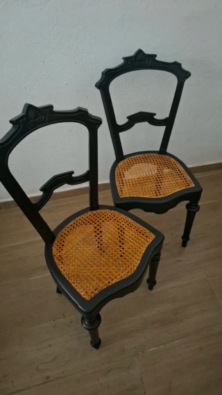Juego de 2 sillas antiguas con cojines