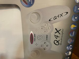 Dron Q4X plata y blanco