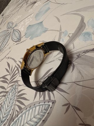Reloj Duward Negro y Dorado