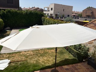 Sombrilla doble beige con manivela