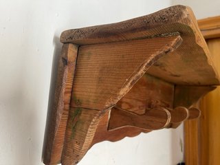 Perchero de madera rústico
