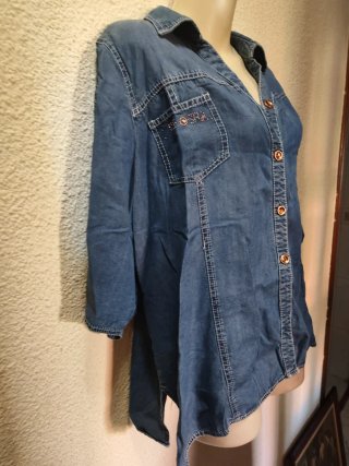Camisa vaquera con adornos