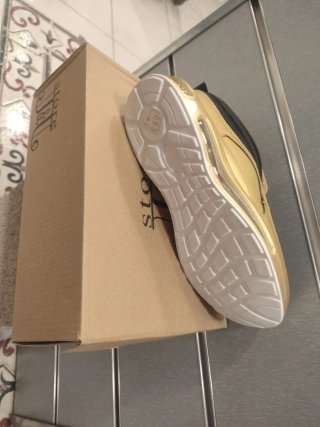 Zapatillas Negro y Dorado