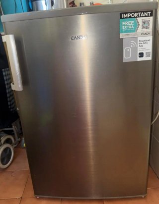 Nevera Candy compacta con compartimento
