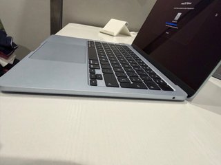 MacBook Air 13,6¨/M4//16GB Memoria/512GB capacidad