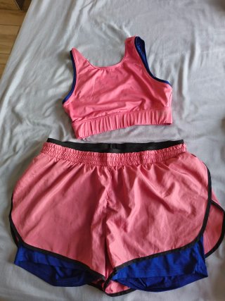Conjunto deportivo top y shorts