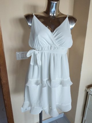 Vestito bianco a balze