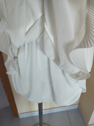 Vestito bianco a balze