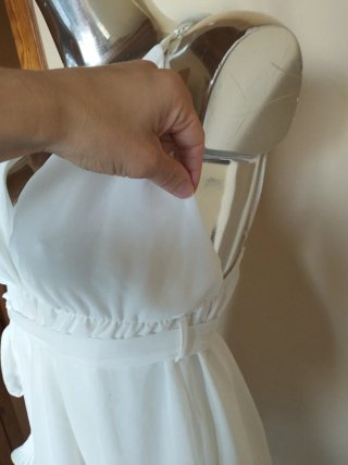 Vestito bianco a balze