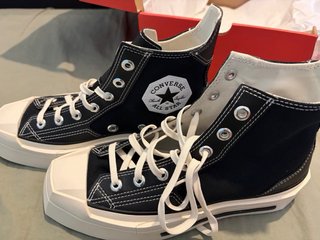 Converse negras punta cuadrada