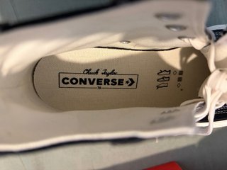 Converse negras punta cuadrada