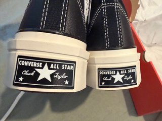 Converse negras punta cuadrada