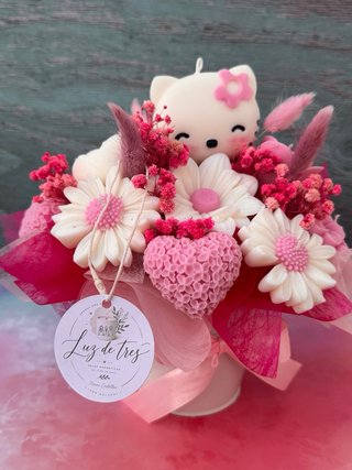 Ramo Flores Cera Soja Hello Kitty Corazón