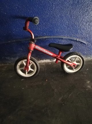 Bicicleta senza pedali Chicco rossa