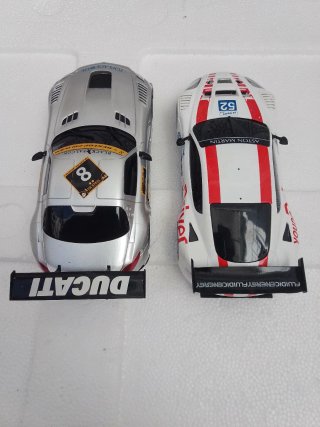 2 Coches Scalextric 1:32 Aston Martin y Ducati