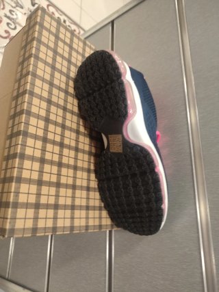 Zapatillas deportivas azul y rosa