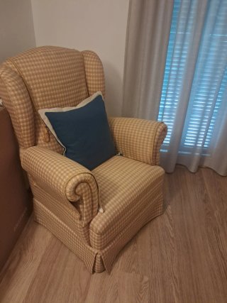 Sillón orejero con puf a juego IMPECABLE!