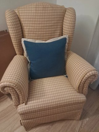 Sillón orejero con puf a juego IMPECABLE!