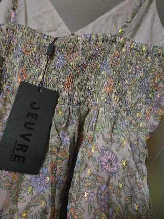Vestido estampado floral con lentejuelas