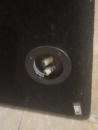 Cajón con Subwoofer JBL