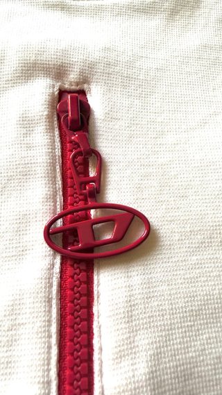 Camiseta DIESEL blanca cremallera roja