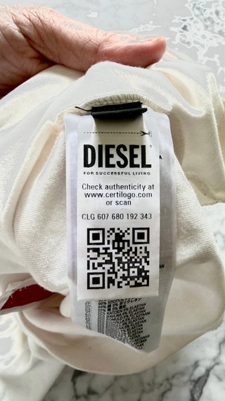 Camiseta DIESEL blanca cremallera roja