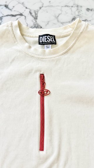 Camiseta DIESEL blanca cremallera roja