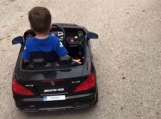 Coche eléctrico Mercedes para niños