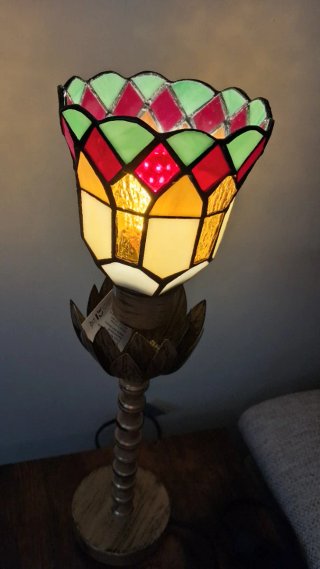 Lámpara de mesa metal con tulipa   estilo Tiffany!