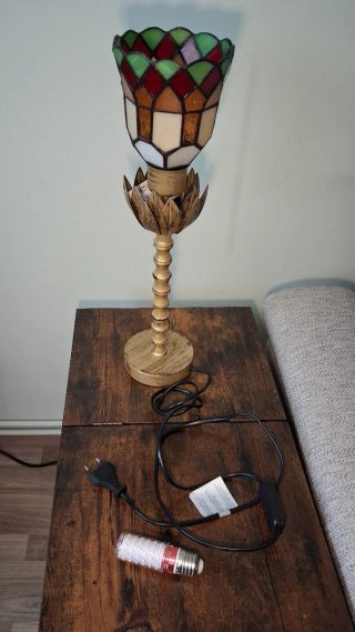 Lámpara de mesa metal con tulipa   estilo Tiffany!