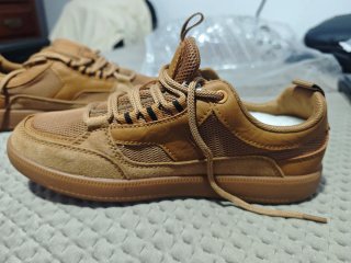 Zapatillas marrones sin estrenar