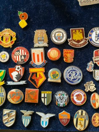Pins Escudos Serie A y Premier League